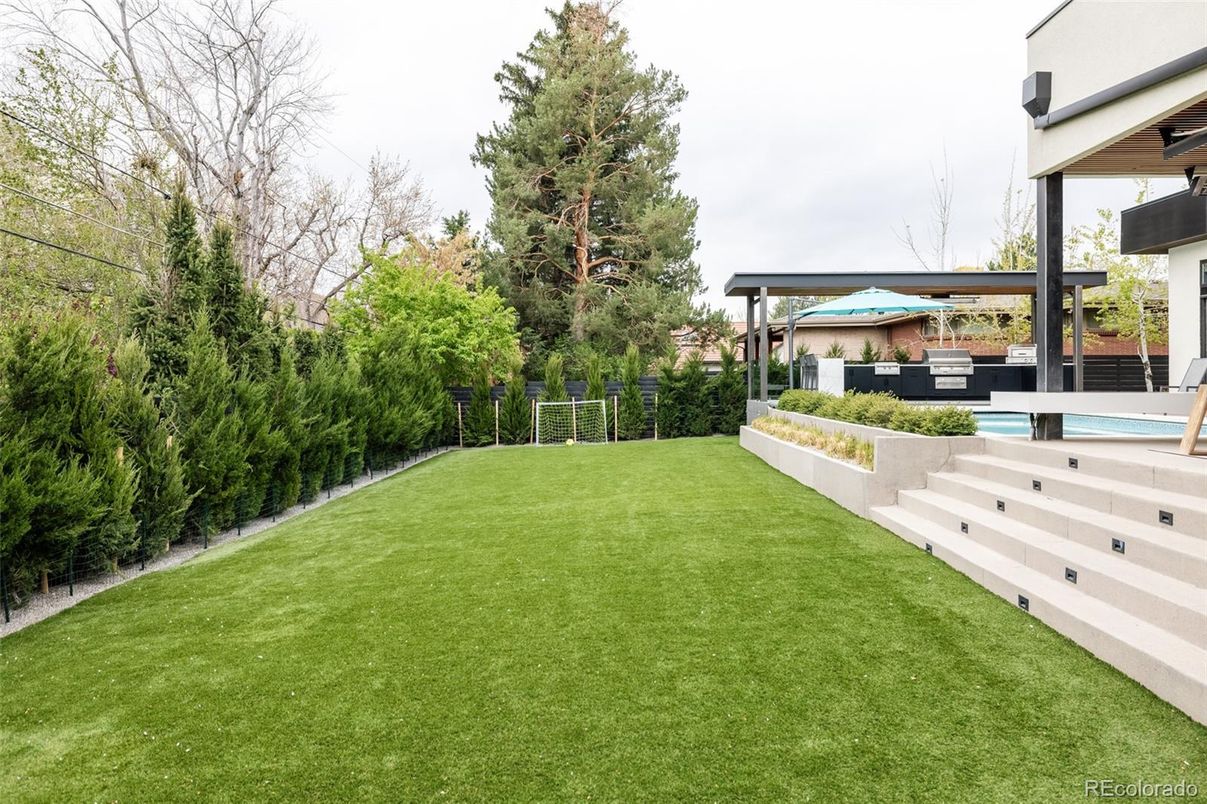 Backyard, Exterior