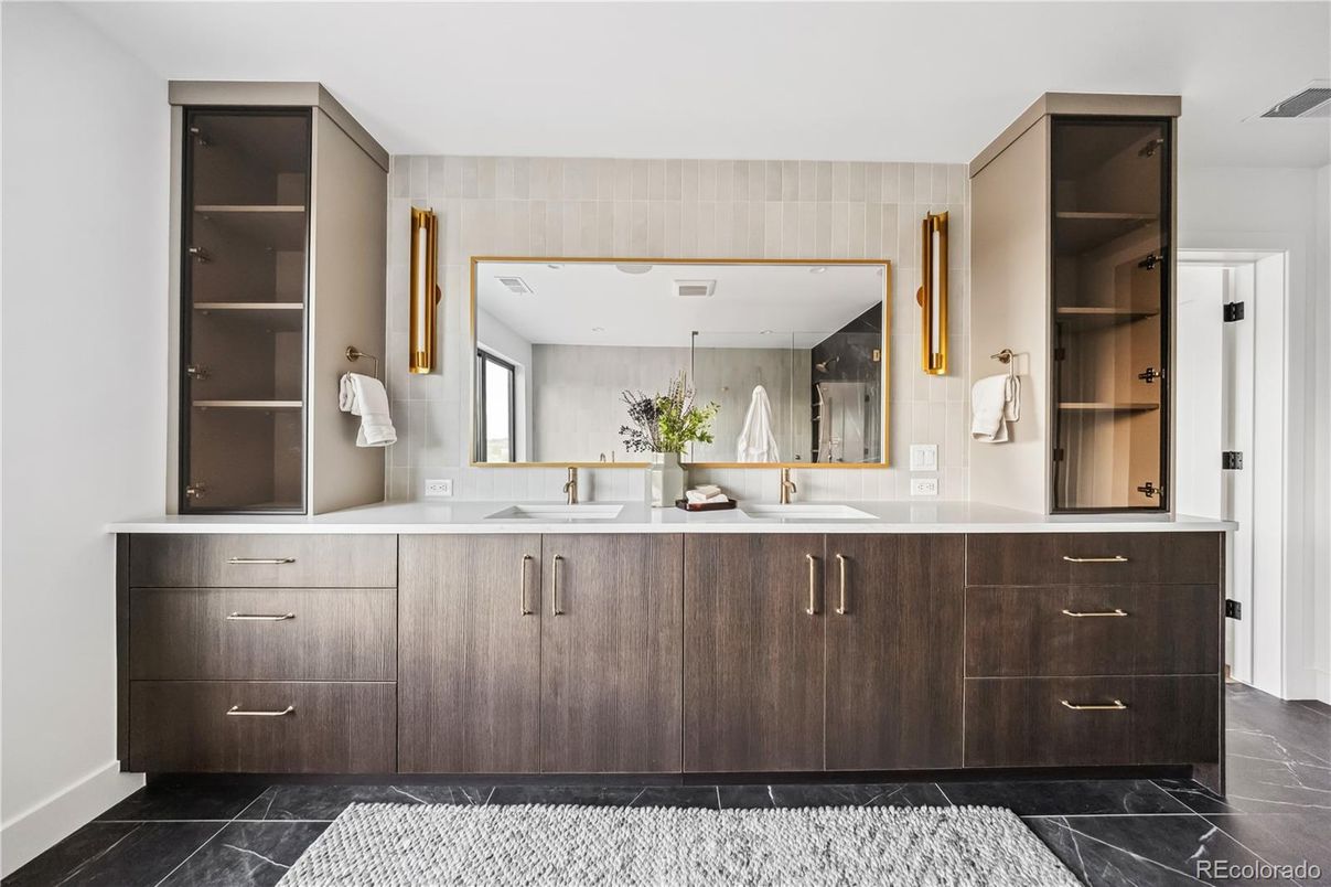 Bathroom, Dual Sink Vanities, Interior