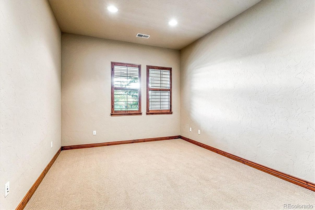 Empty room, Interior, Recessed Lighting