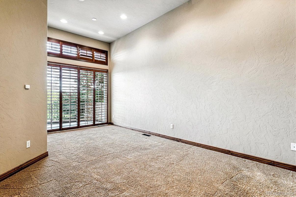 Empty room, Interior, Recessed Lighting