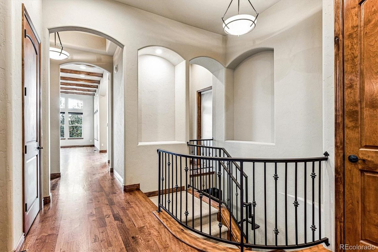 Interior, Pendant Lights, Wood Texture Flooring