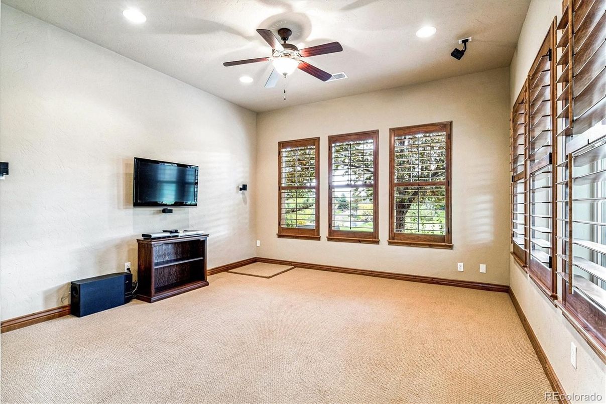 Empty room, Interior, Recessed Lighting