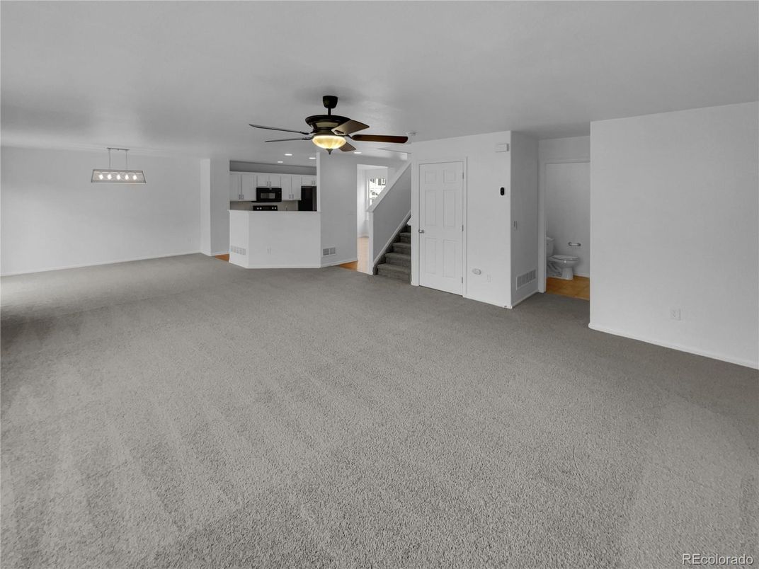 Empty room, Interior, Pendant Lights