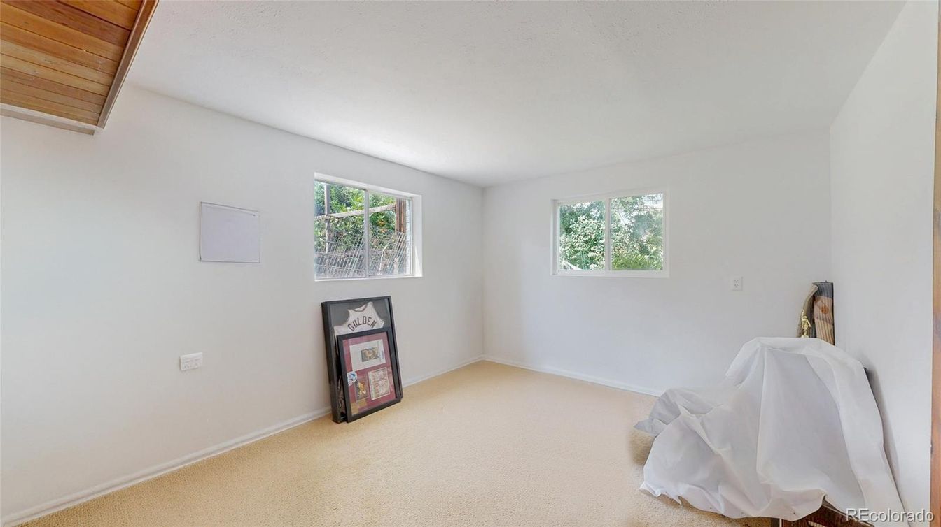 Empty room, Interior, Wooden Ceilings