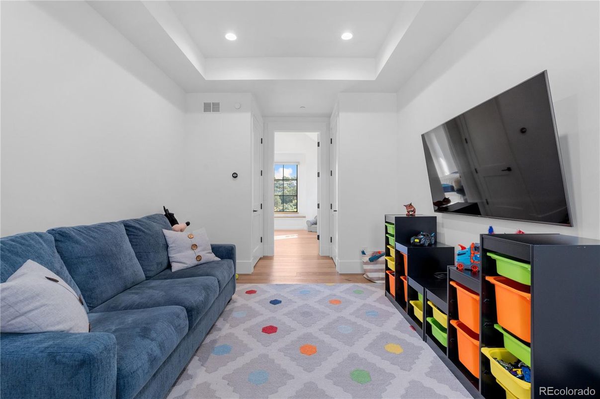 Interior, Living room, Recessed Lighting, Wood Texture Flooring