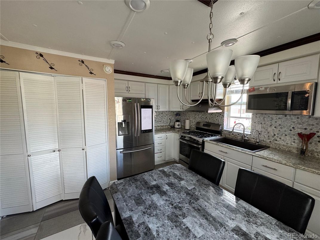 Interior, Kitchen, Pendant Lights, Stainless Steel Appliances