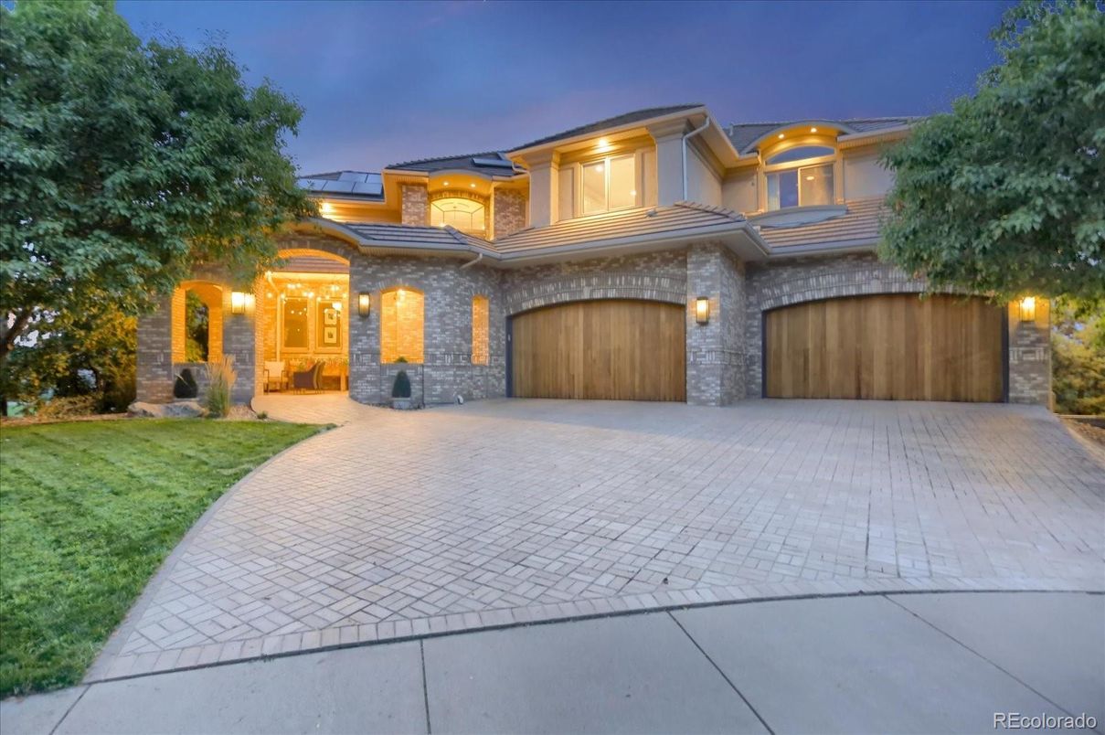 Attached, Exterior, Facade, Mediterranean