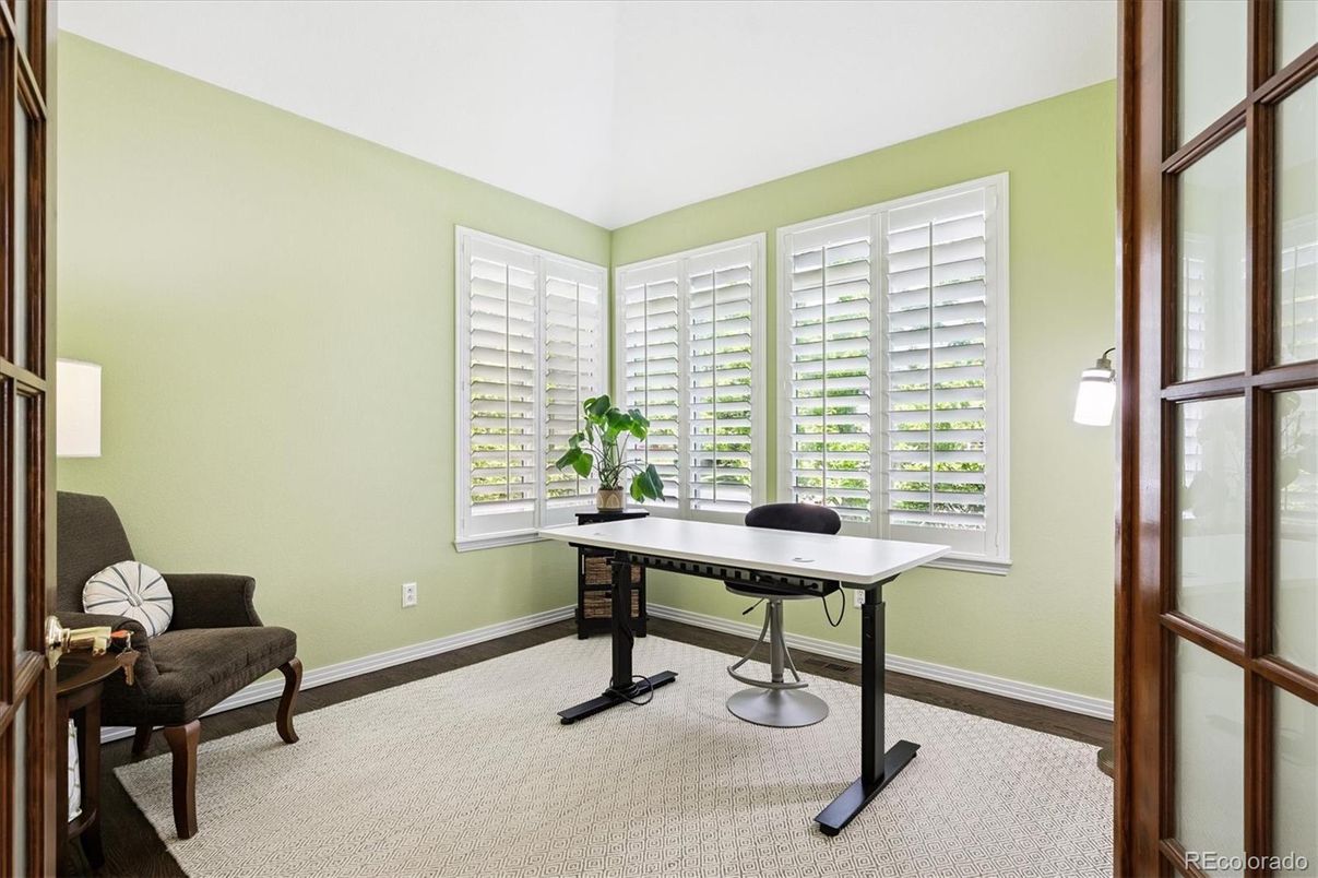 Home Office, Interior