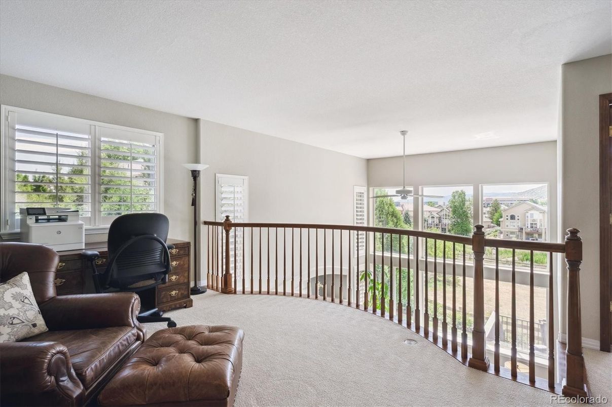 Home Office, Interior