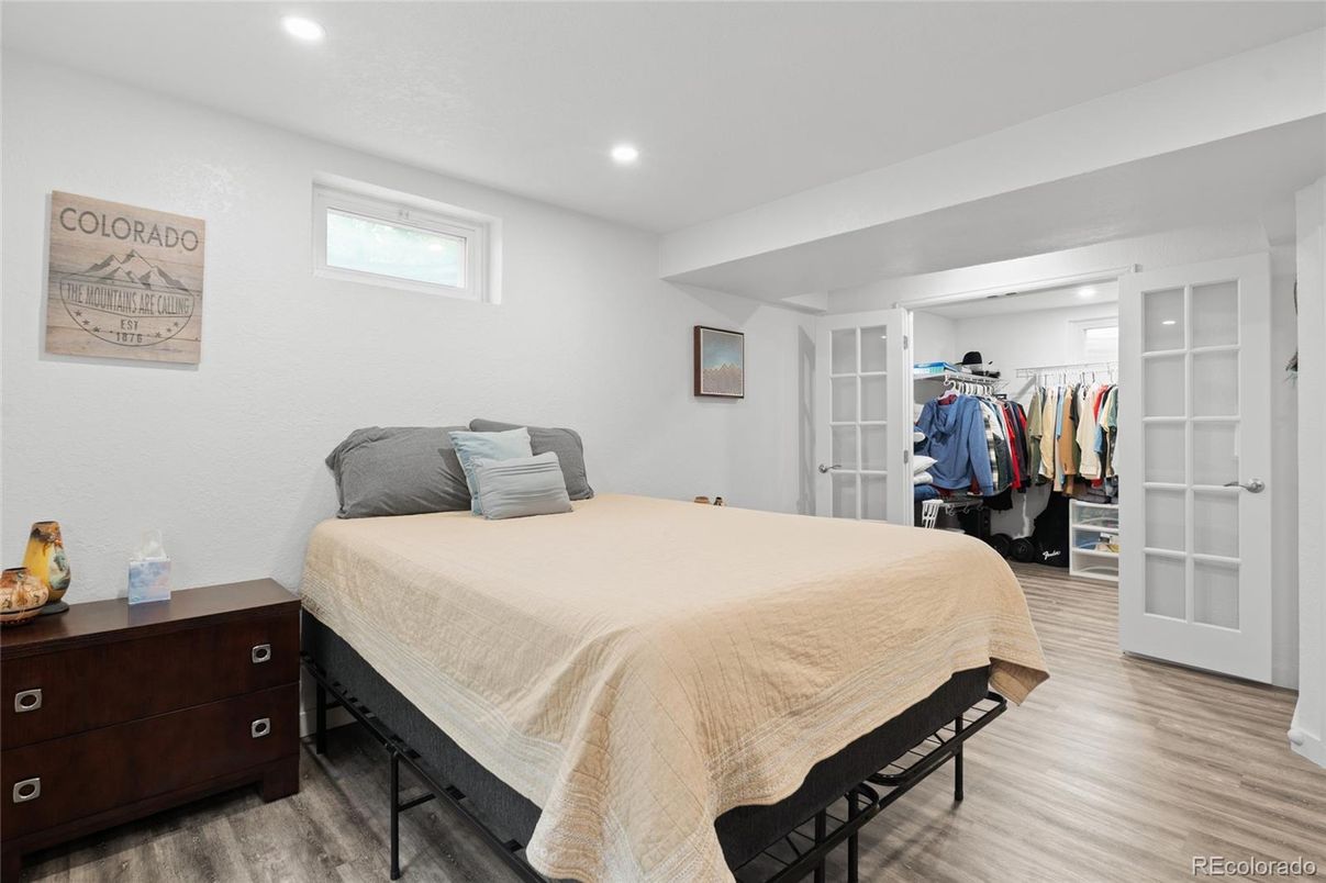 Bedroom, Interior, Recessed Lighting, Walk-in Closets, Wood Texture Flooring