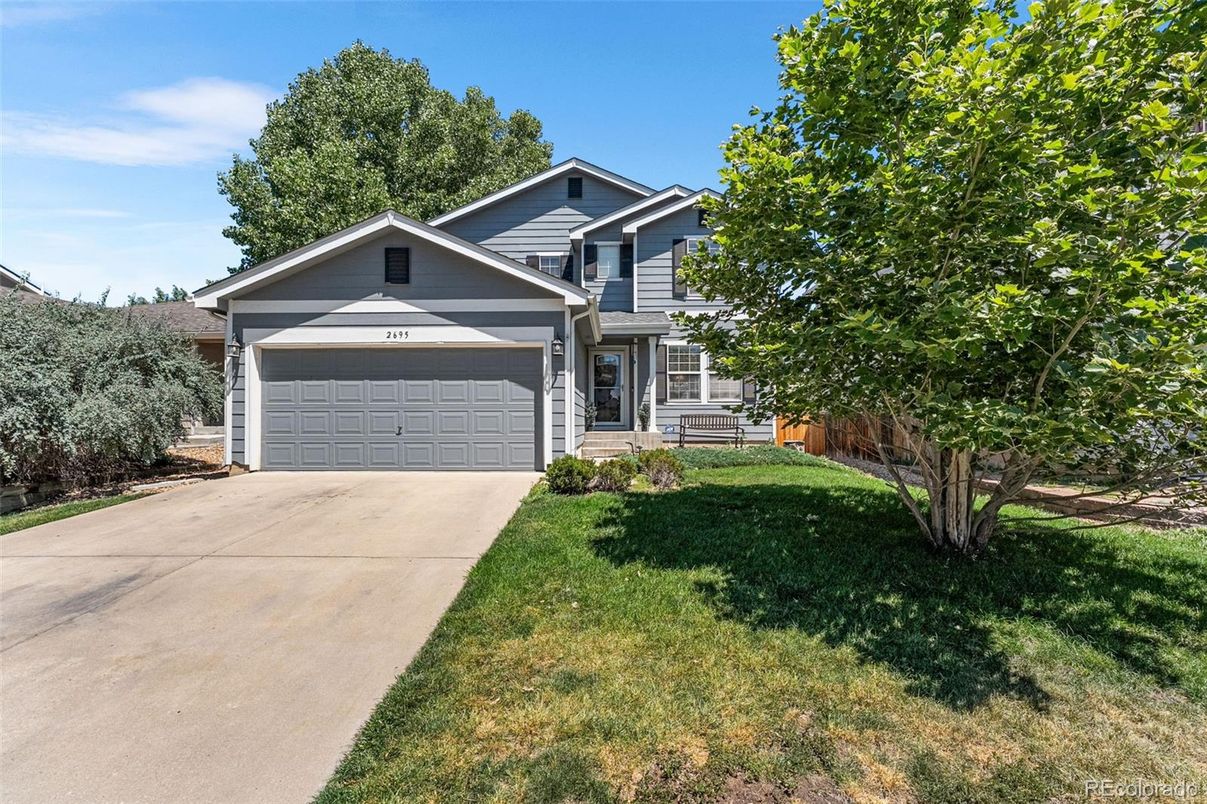 Attached, Exterior, Facade, American Craftsman