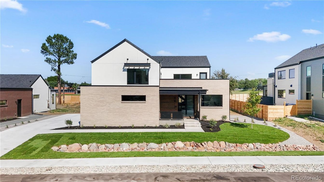 Exterior, Facade, Brick Facade, Farmhouse