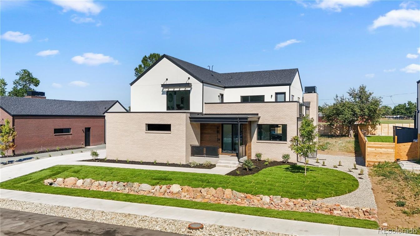 Exterior, Facade, Brick Facade, Farmhouse