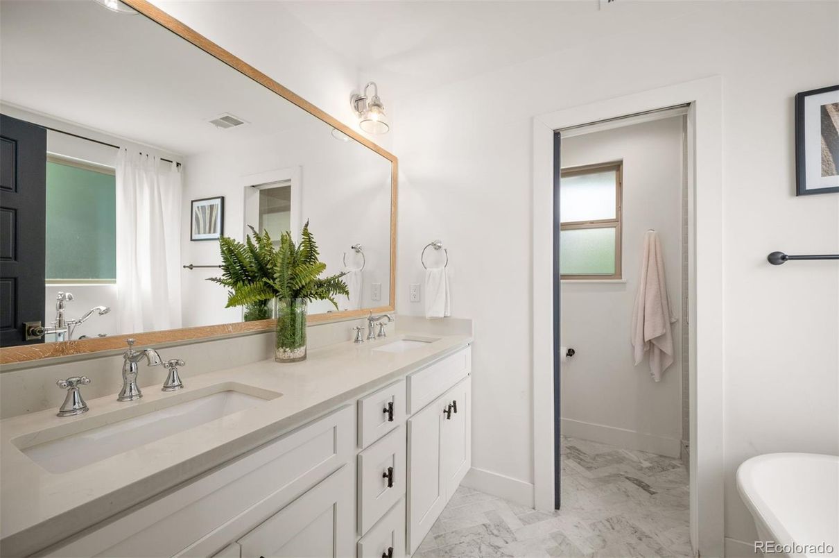 Bathroom, Dual Sink Vanities, Interior, Marble