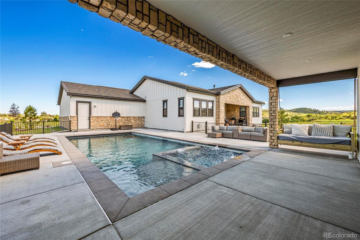 Exterior, Pool