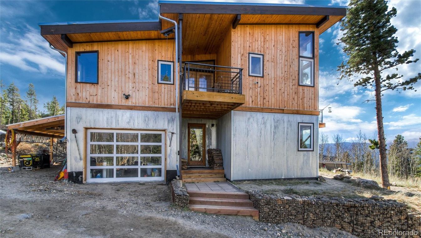 Attached, Backyard, Exterior, Facade, Modern