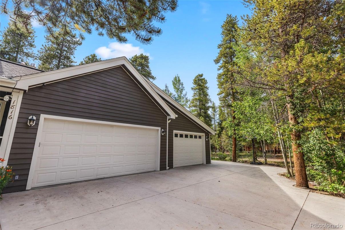Detached Garage, Exterior
