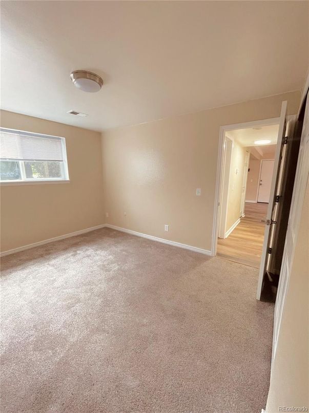 Empty room, Interior