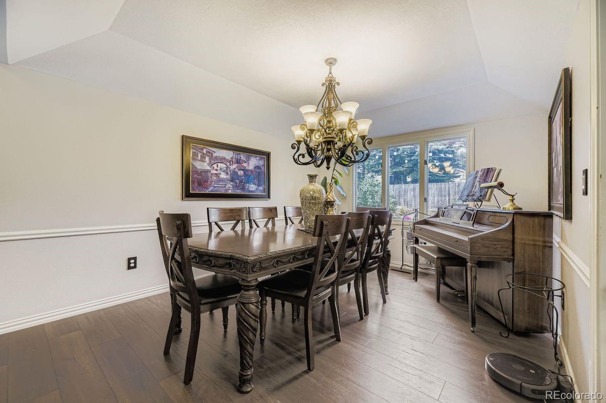 Chandelier, Dining room, Interior, Piano, Wood Texture Flooring