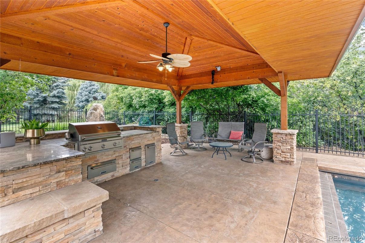 Exterior, Outdoor Kitchen