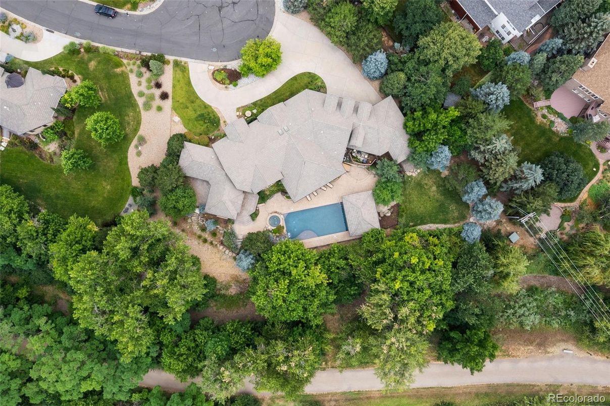 Exterior, Drone