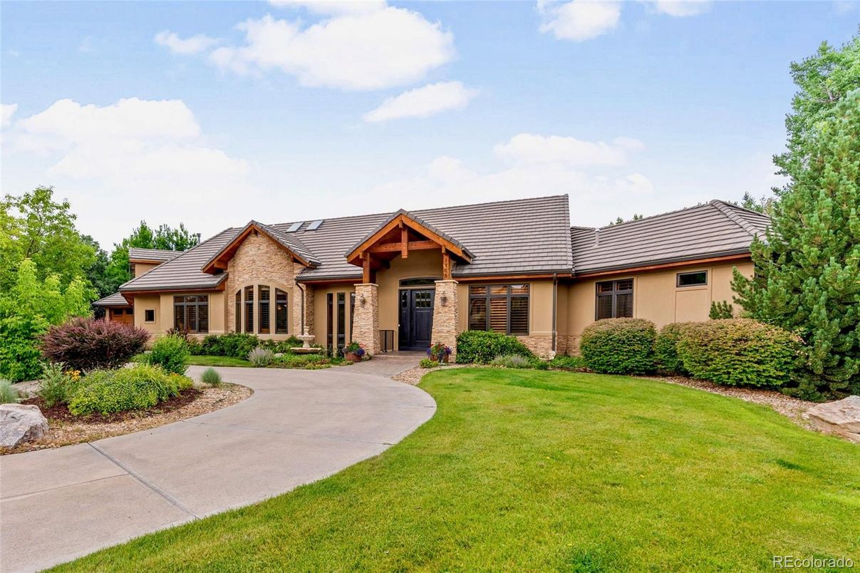 Backyard, Exterior, Facade, Ranch