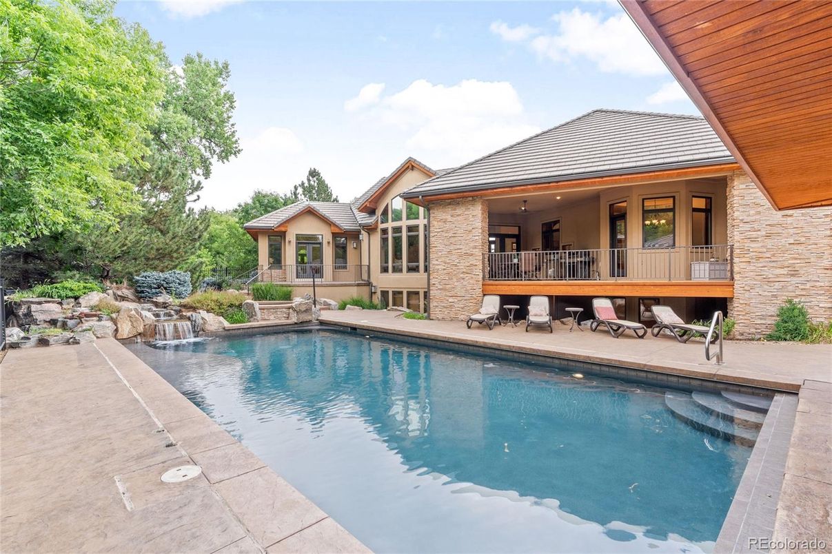 Exterior, Pool