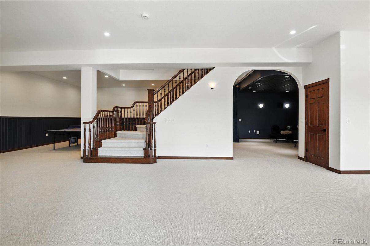Empty room, Interior, Recessed Lighting