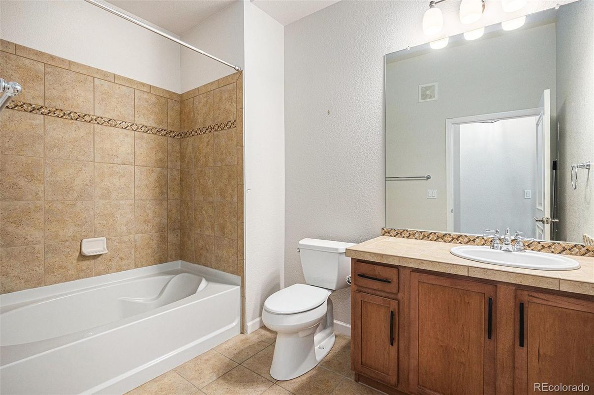 Bathroom, Interior, Tile Countertops