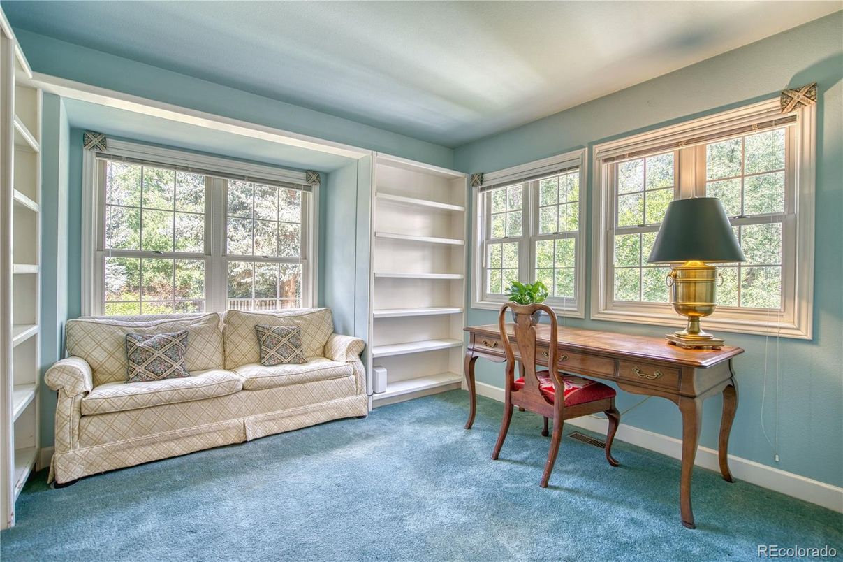 Home Office, Interior