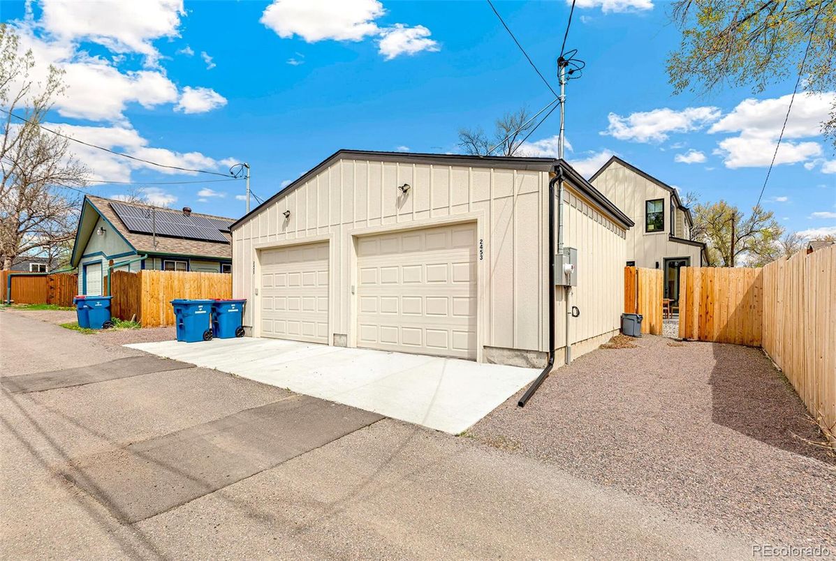 Detached Garage, Exterior