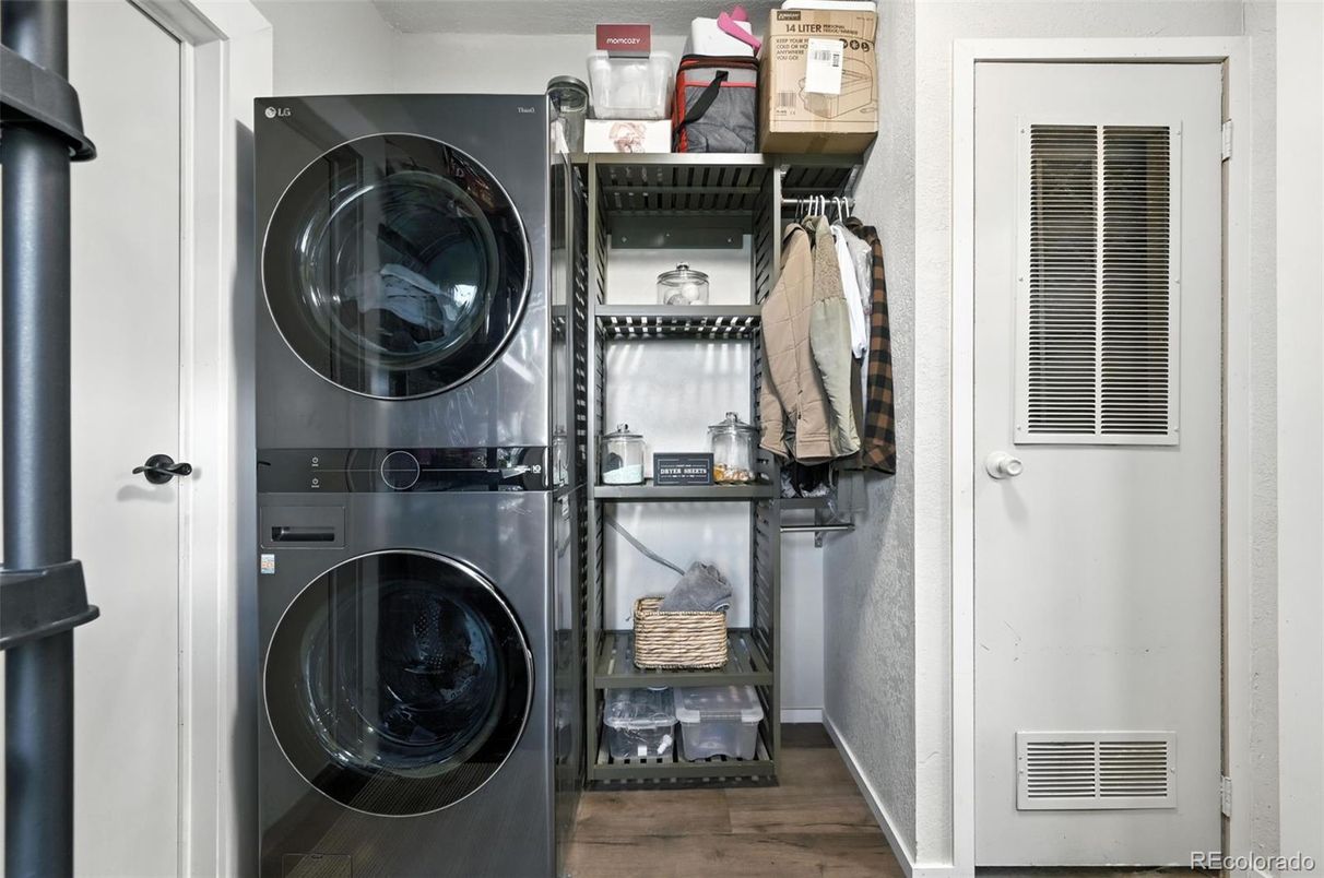 Interior, Utility Closets, Washer, Wood Texture Flooring