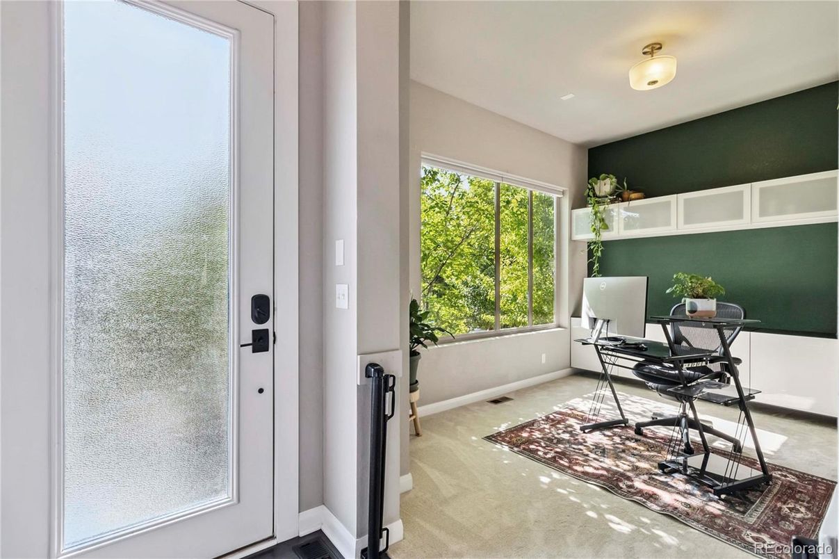 Home Office, Interior