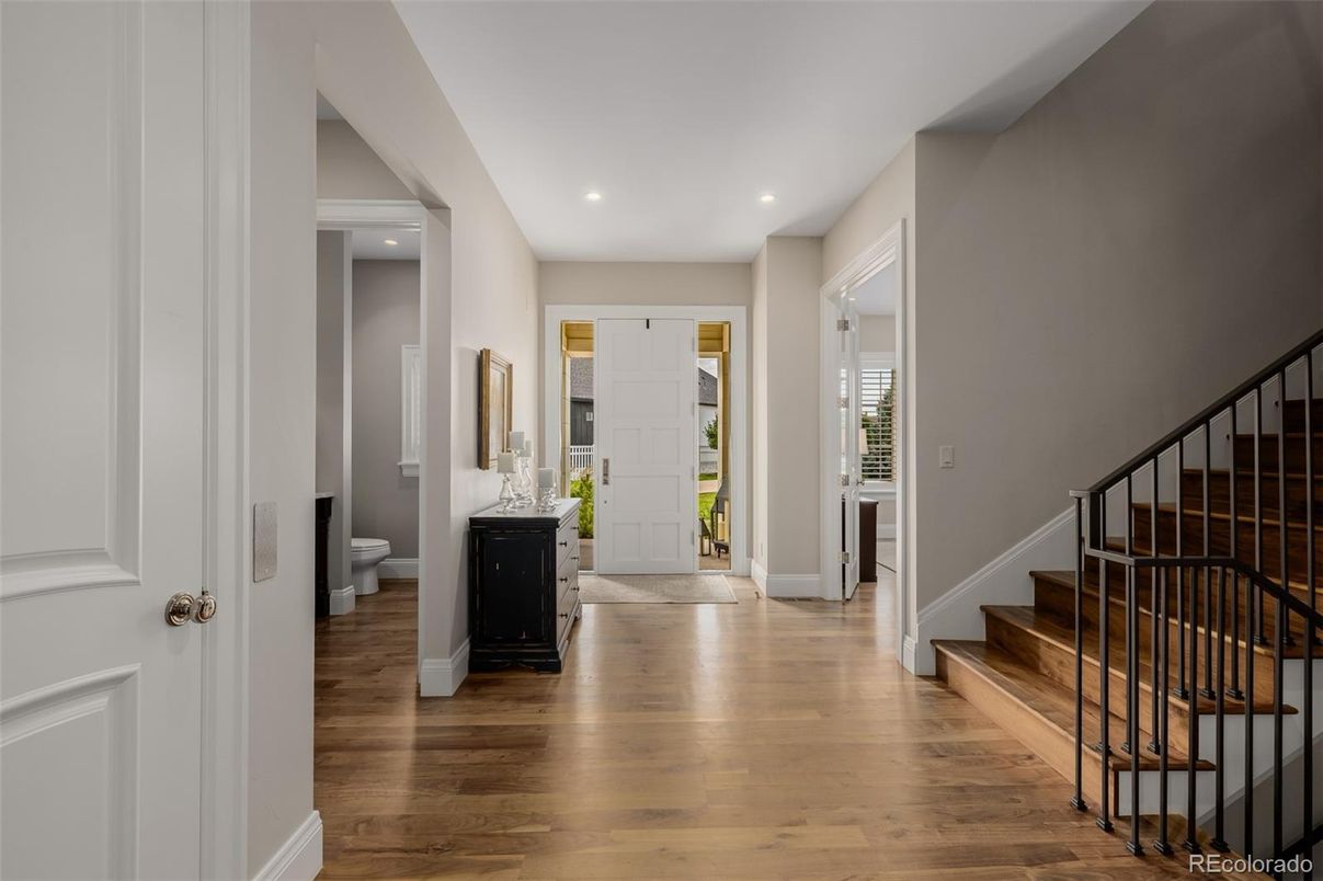 Interior, Recessed Lighting, Wood Texture Flooring