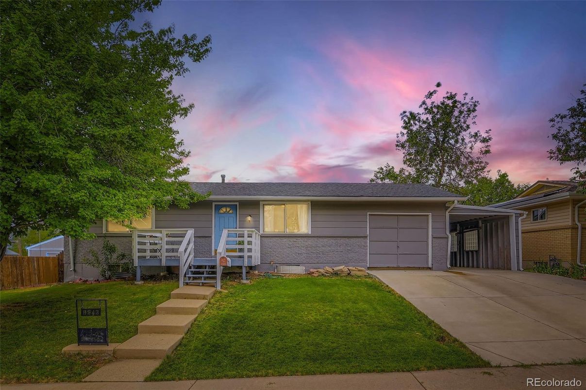 Attached, Exterior, Facade, Ranch