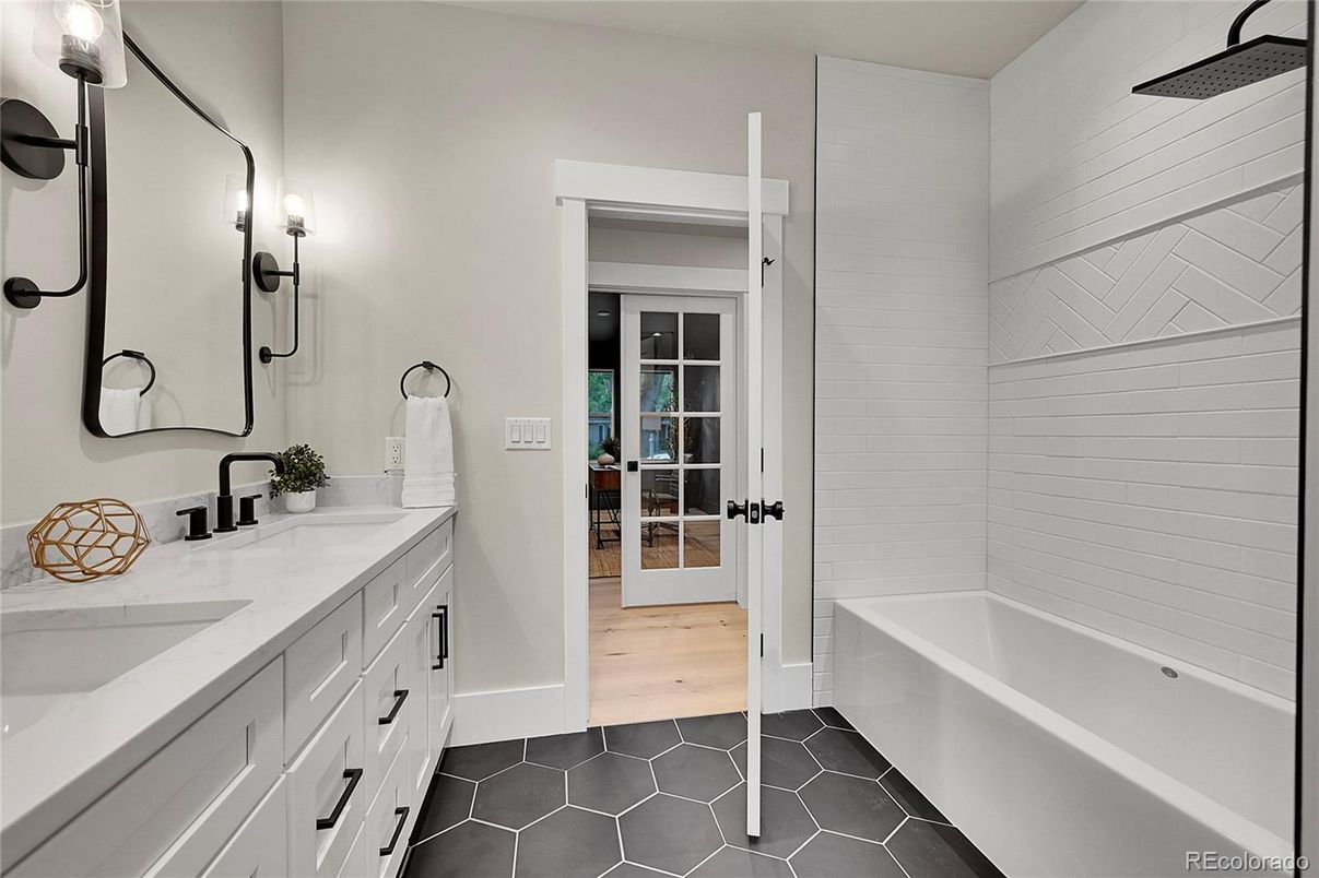 Bathroom, Dual Sink Vanities, Interior