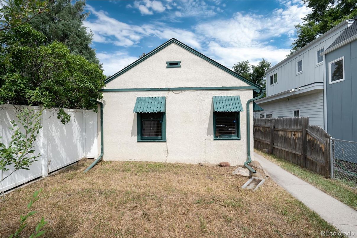 Backyard, Exterior