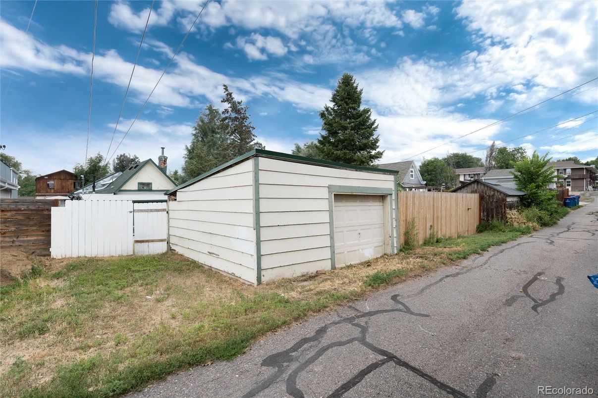 Detached Garage, Exterior