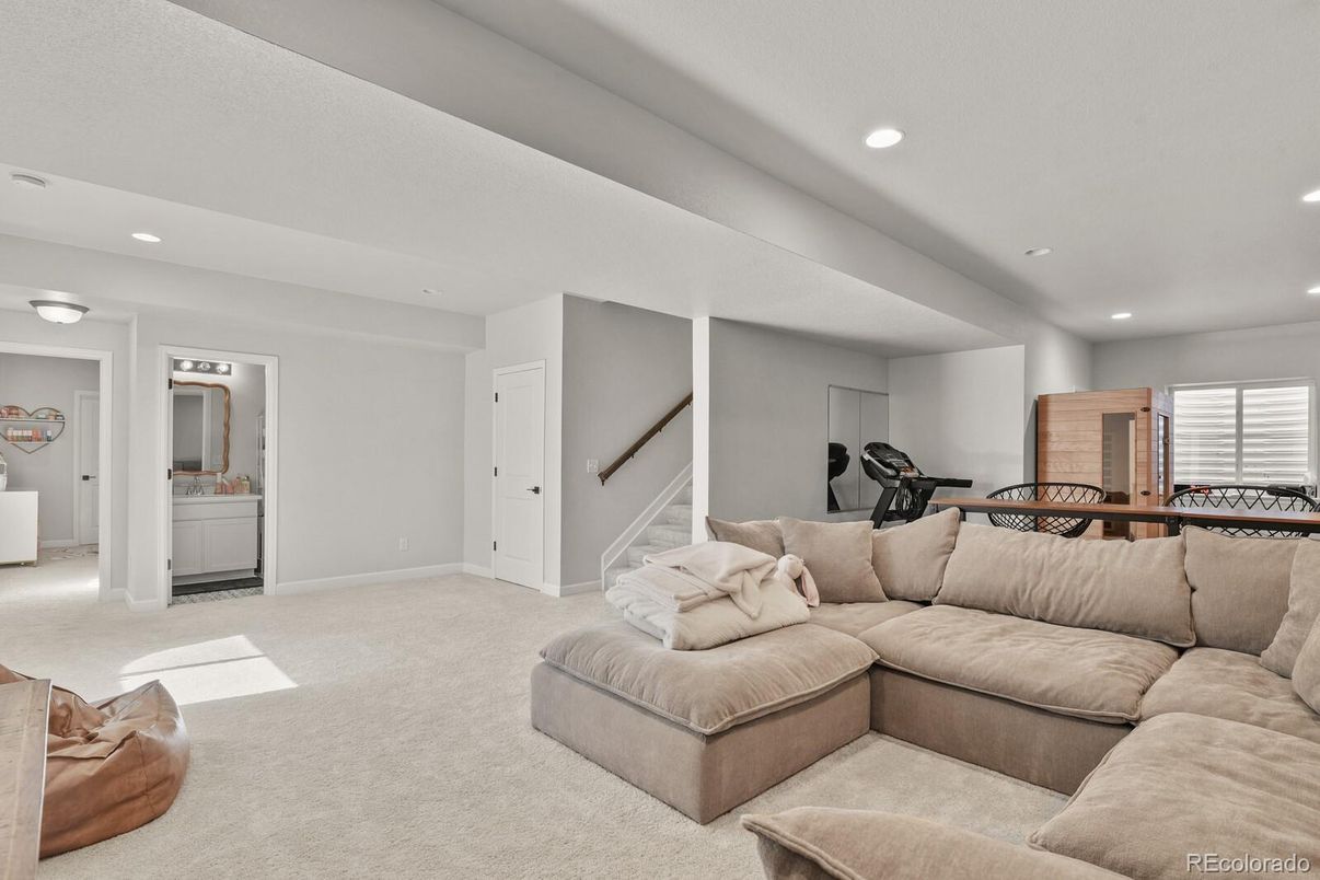 Fitness Equipment, Interior, Living room, Recessed Lighting