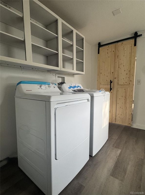 Interior, Washer, Wood Texture Flooring