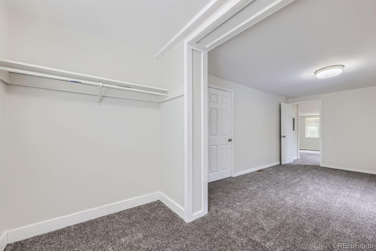 Empty room, Interior, Walk-in Closets