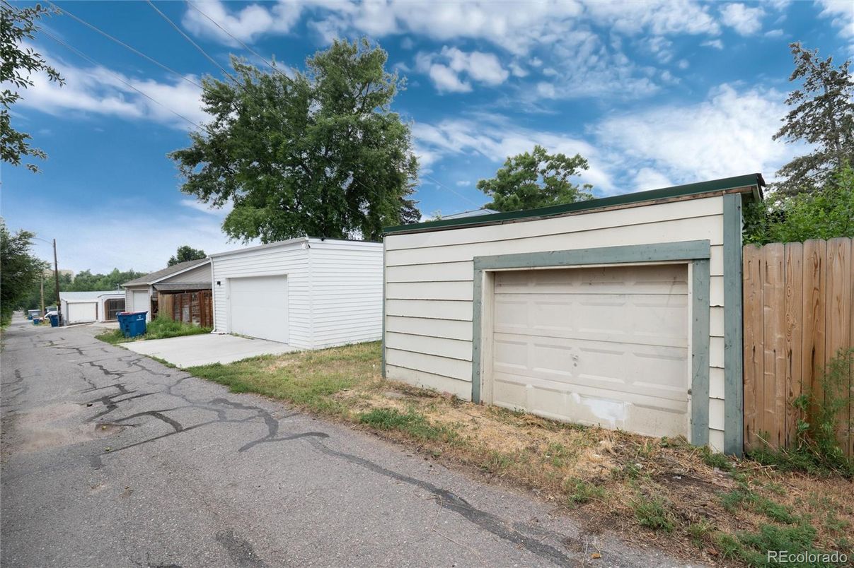 Detached Garage, Exterior