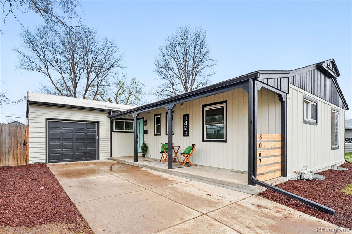 Attached, Exterior, Facade, Ranch