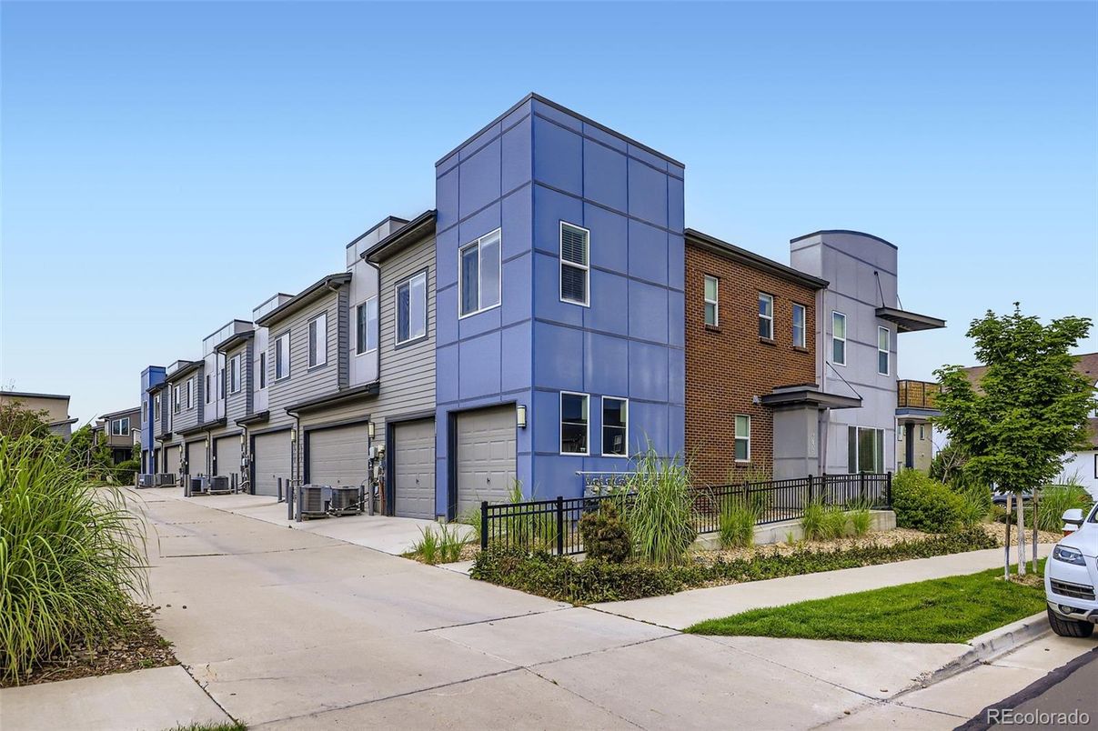 Attached, Exterior, Facade, Brick Facade, Modern