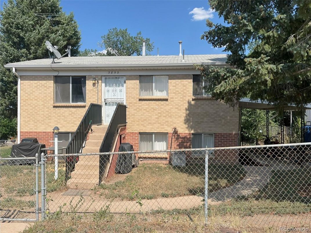 Exterior, Facade, Brick Facade, Raised Ranch