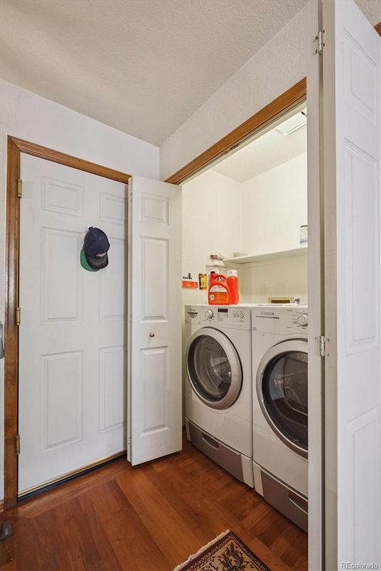 Interior, Washer, Wood Texture Flooring