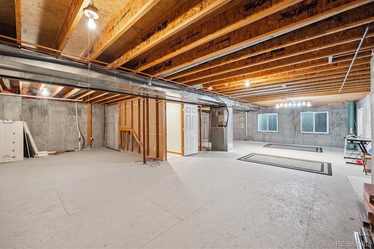 Empty room, Interior, Wooden Beams, Wooden Ceilings