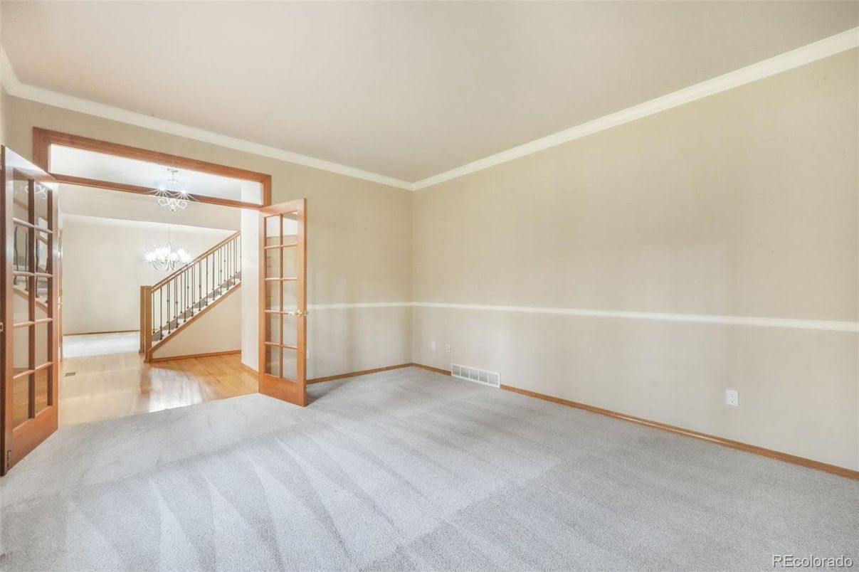 Chandelier, Empty room, Interior, Wood Texture Flooring