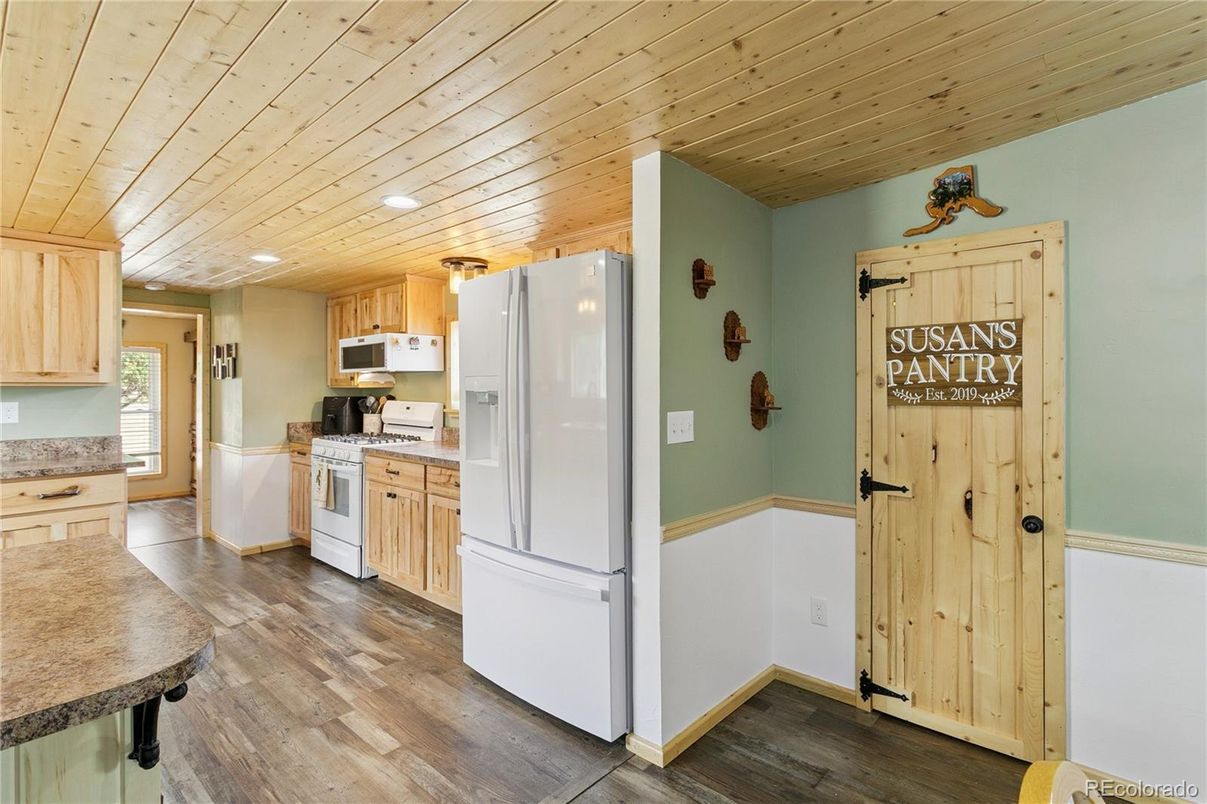 Interior, Kitchen, Recessed Lighting, Wooden Ceilings, Wood Texture Flooring