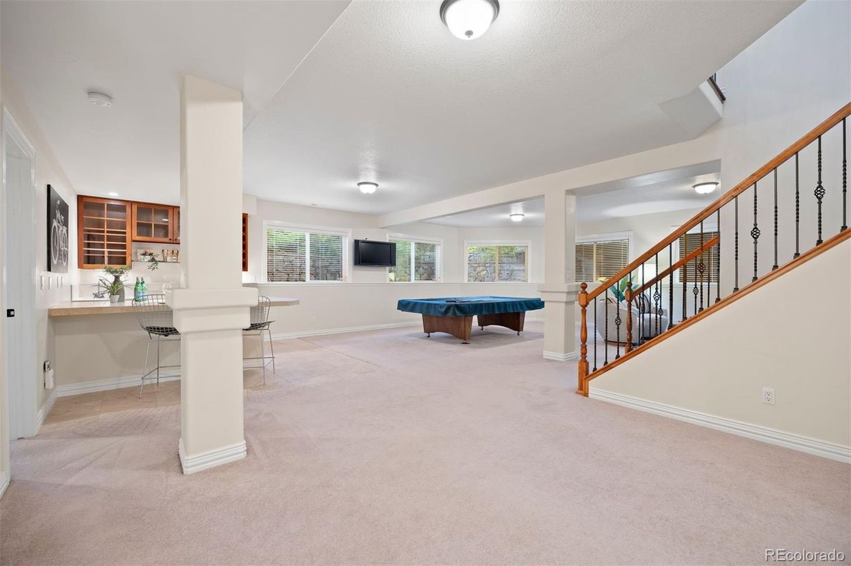 Billiard Table, Game Room, Interior